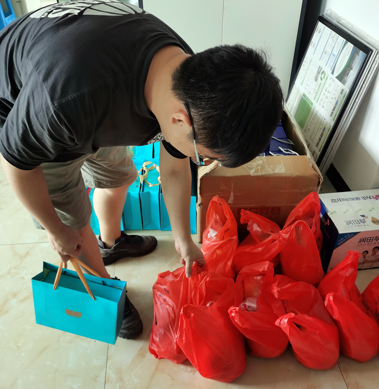 国庆中秋“撞满怀”，祝大家中秋快乐！