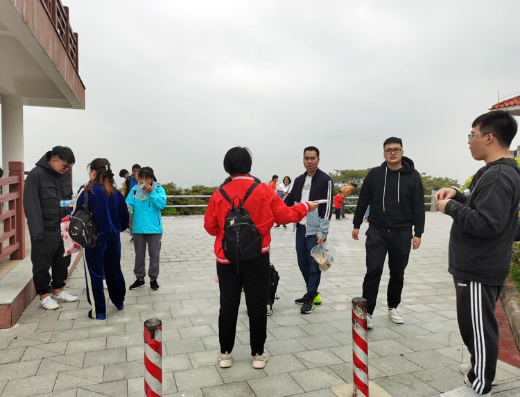 激扬青春、奋勇攀登登山活动